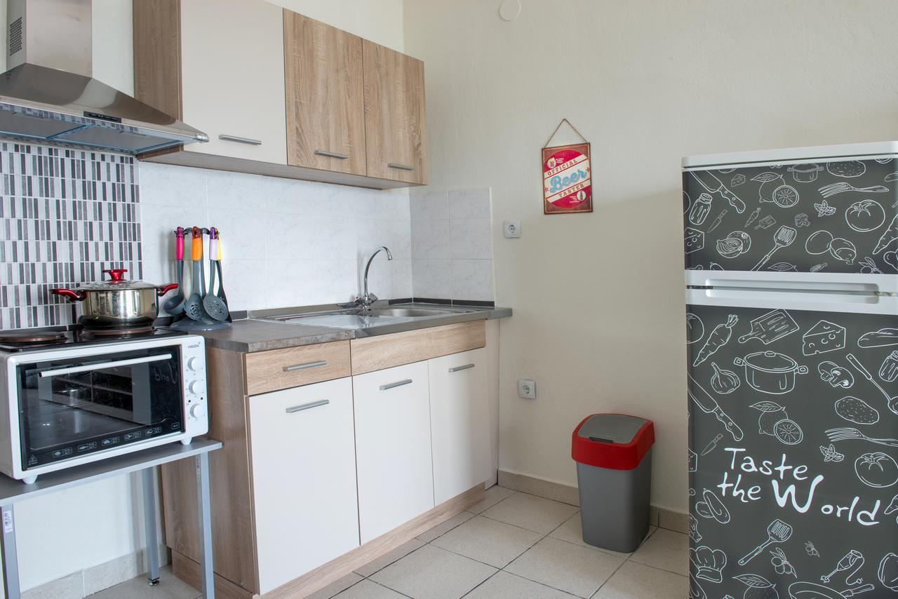 Varka Apartment Makrýjalos Eksteriør bilde