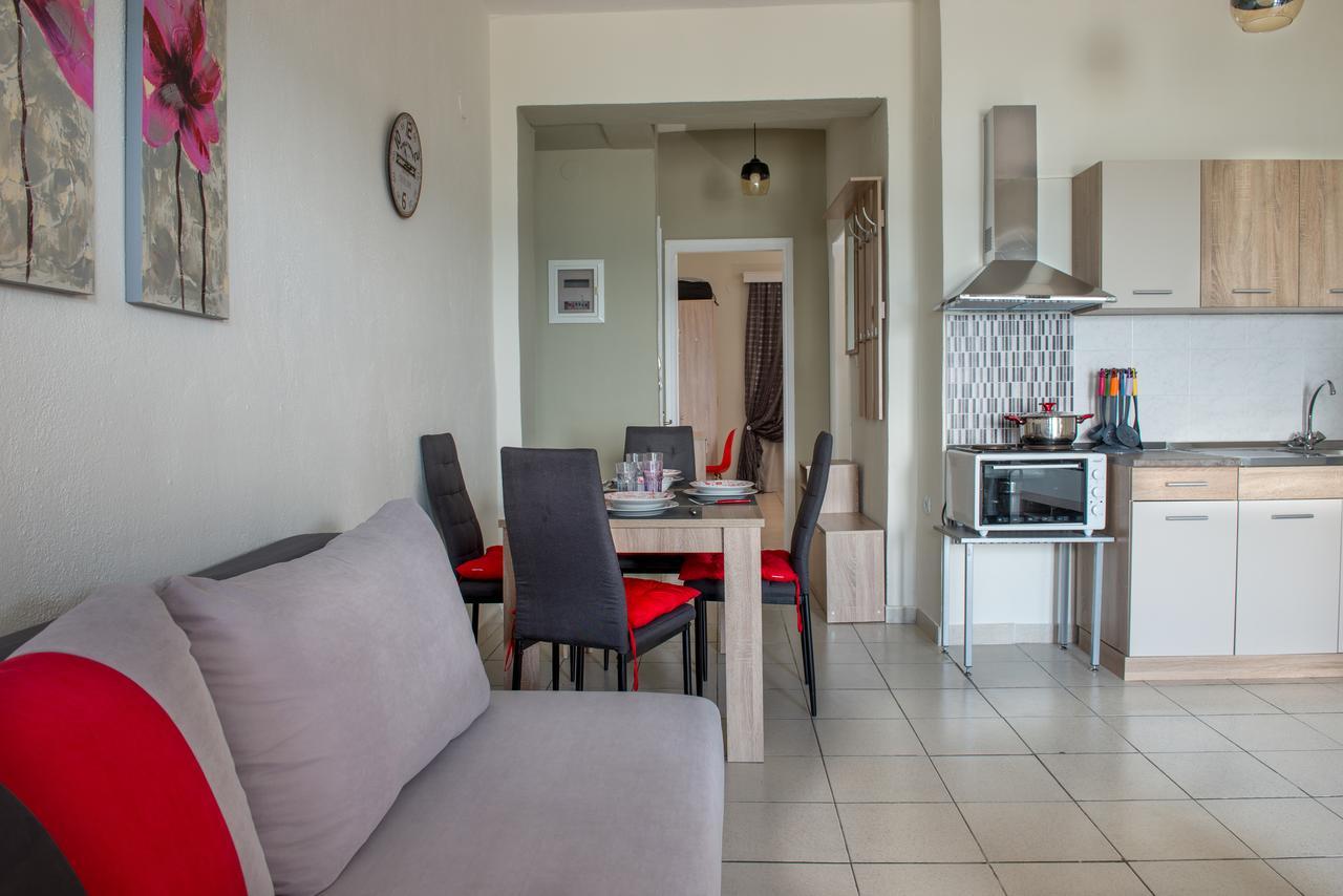 Varka Apartment Makrýjalos Eksteriør bilde